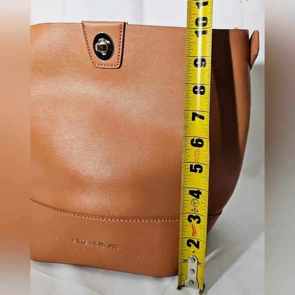 Vegan leather bucket handbag, Expressions NYC, EUC - Picture 3 of 11